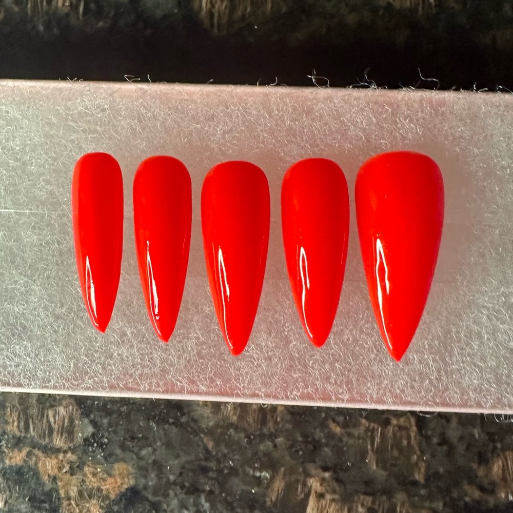 “Hoodwinked” Press On Set by LoveScottiNails